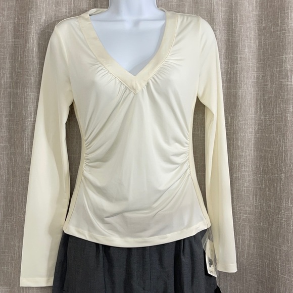 NWT, Kenneth Cole blouse Sz small - Picture 1 of 4